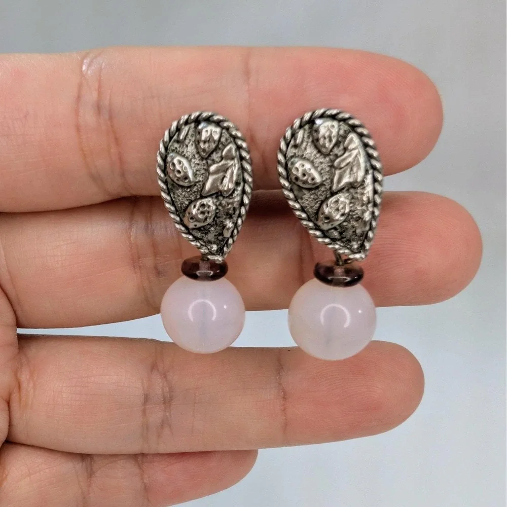 Vintage Clip On Earrings Antique Silver Leaf Opalescent Glass Bead 1.25" - Picture 2 of 5